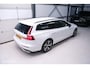Volvo V60 2.0 T8 Recharge AWD R-Design | NL auto | DAB+ | CarPlay | Adaptive | Blis | Rijklaar |