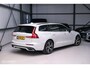 Volvo V60 2.0 T8 Recharge AWD R-Design | NL auto | DAB+ | CarPlay | Adaptive | Blis | Rijklaar |