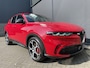 Alfa Romeo Tonale 1.5 Hybrid 160PK VGT TCT7 Veloce Automaat - Climate control - Cruise control -Park. sensoren V+A - Navi full map - A-uitrijcamera - LMV 19"- V.Stoelen verwarmb. - Stuurflippers - Digitaal instrumentenpaneel - Matrix verlicht