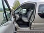 Renault Trafic 2.5 dCi T27 L1H1 DC AUTOMAAT! INVALIDEVERVOER l Rolstoel l Lift! KMST NAP l TOPBUS GOED ONDERHOUDEN!