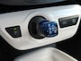 Toyota Prius 1.8 Dynamic, Trekhaak / Navigatie / Camera / Stoelverwarming / Adaptive Cruise Control / Keyless / Head-up display