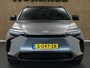 Toyota bZ4X Dynamic 71 kWh 100% ELEKTRISCH 3 fase laden - PANORAMA DAK - NAVIGATIE - ORIGINEEL NEDERLANDSE AUTO - 360 CAMERA - TWO TONE LAK - NAVIGATIE FULL MAP - STOELVERWAMING - APPLE CARPLAY/ANDROID AUTO -