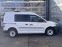 Volkswagen Caddy 2.0 TDI 110pk 4Motion Airco Cruise controle 4x4 Trekhaak 1500kg trekgewicht Schuifdeur Zij ruit 2-Peroons Telefoon verbinding Werkverlichting 1e eigenaar Euro 5 Laderkastinrichting .