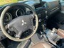 Mitsubishi Pajero 3.2 DI-D AUT 4X4 HRV / LEDER /CLIMA/CRUISE / 3000 KG APK 23/4/2026 € 11900 EXCL Auto in goede staat , dealer onderhouden  , luxe uitvoering  ideaal voor zware aanhanger  . FISCAAL  VOORDELIG  GRIJSKENTEKEN .  afleverpakket  naar keuze
