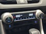 Toyota RAV4 2.0 VVT-iE Dynamic NAVIGATIE CRUISE CONTROL CLIMATE CONTROL BLUETOOTH TELEFOON APPLE CARPLAY/ANDROID RIJSTROOKSENSOREN DODEHOEKSENSOREN ACHTERUITRIJCAMERA ZEER MOOI !! 3010