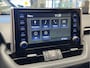 Toyota RAV4 2.0 VVT-iE Dynamic NAVIGATIE CRUISE CONTROL CLIMATE CONTROL BLUETOOTH TELEFOON APPLE CARPLAY/ANDROID RIJSTROOKSENSOREN DODEHOEKSENSOREN ACHTERUITRIJCAMERA ZEER MOOI !! 3010