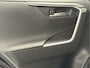 Toyota RAV4 2.0 VVT-iE Dynamic NAVIGATIE CRUISE CONTROL CLIMATE CONTROL BLUETOOTH TELEFOON APPLE CARPLAY/ANDROID RIJSTROOKSENSOREN DODEHOEKSENSOREN ACHTERUITRIJCAMERA ZEER MOOI !! 3010
