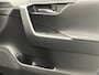 Toyota RAV4 2.0 VVT-iE Dynamic NAVIGATIE CRUISE CONTROL CLIMATE CONTROL BLUETOOTH TELEFOON APPLE CARPLAY/ANDROID RIJSTROOKSENSOREN DODEHOEKSENSOREN ACHTERUITRIJCAMERA ZEER MOOI !! 3010