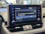 Toyota RAV4 2.0 VVT-iE Dynamic NAVIGATIE CRUISE CONTROL CLIMATE CONTROL BLUETOOTH TELEFOON APPLE CARPLAY/ANDROID RIJSTROOKSENSOREN DODEHOEKSENSOREN ACHTERUITRIJCAMERA ZEER MOOI !! 3010