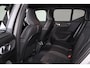 Volvo XC40 Core 69 kWh - Parkeercamera achter - Verwarmde voorstoelen & stuur - Parkeersensoren voor & achter - Draadloze tel. lader - Cruise control - Warmtepomp - Extra getint glas - 19' LMV