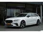 Volvo V90 T6 AWD Plus Dark Long Range | Luchtvering | Harman/Kardon | 360° Camera | Panoramadak | Memory-Seats | BLIS | Trekhaak | DAB Long Range | Luchtvering | Harman/Kardon | 360° Camera | Panoramadak | Memory-Seats | BLIS | Trekhaak | DAB