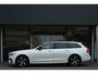 Volvo V90 T6 AWD Plus Dark Long Range | Luchtvering | Harman/Kardon | 360° Camera | Panoramadak | Memory-Seats | BLIS | Trekhaak | DAB Long Range | Luchtvering | Harman/Kardon | 360° Camera | Panoramadak | Memory-Seats | BLIS | Trekhaak | DAB