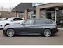 BMW 3-Serie Touring 318i M Sport Corporate Lease CAMERA LEER+STOELVERWARMING DAB NAVI LED ZWARTE-HEMEL PANO/OPEN-DAK 19"LMV ELEK.LAADKLEP CRUISE NAP ENZ.