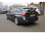 BMW 3-Serie Touring 318i M Sport Corporate Lease CAMERA LEER+STOELVERWARMING DAB NAVI LED ZWARTE-HEMEL PANO/OPEN-DAK 19"LMV ELEK.LAADKLEP CRUISE NAP ENZ.