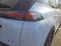 Peugeot 2008 ALLURE 1.2 Puretech 100pk Navigatie | Achteruitrijcamera | Apple Carplay & Android Auto | Cruise & Climate | Parkeersensoren voor&achter | BT | LMV