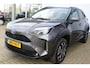 Toyota Yaris Cross 1.5 Hybrid Dynamic | Achteruitrijcamera | Parkeersensoren V+A | Keyless entry/start | Stoelverwarming | Cruise controle | Navigatie | Lane assist | Apple CarPlay/Android Auto | Zwarte hemelbekleding | Climate controle | 17 Inch LMV |