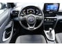 Toyota Yaris Cross 1.5 Hybrid Dynamic | Achteruitrijcamera | Parkeersensoren V+A | Keyless entry/start | Stoelverwarming | Cruise controle | Navigatie | Lane assist | Apple CarPlay/Android Auto | Zwarte hemelbekleding | Climate controle | 17 Inch LMV |