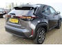 Toyota Yaris Cross 1.5 Hybrid Dynamic | Achteruitrijcamera | Parkeersensoren V+A | Keyless entry/start | Stoelverwarming | Cruise controle | Navigatie | Lane assist | Apple CarPlay/Android Auto | Zwarte hemelbekleding | Climate controle | 17 Inch LMV |