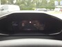Peugeot 2008 ALLURE 1.2 PT-100pk Navigatie | Apple Carplay & Android Auto | Cruise & Climate control | Achteruitrijcamera | Parkeersensoren voor&achter | BT