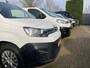 Peugeot 2008 ALLURE 1.2 PT-100pk Navigatie | Apple Carplay & Android Auto | Cruise & Climate control | Achteruitrijcamera | Parkeersensoren voor&achter | BT