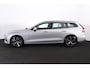 Volvo V60 B3 Essential Edition - IntelliSafe Assist & Surround - Parkeercamera achter - Verwarmde voorstoelen, stuur & achterbank - Parkeersensoren voor & achter - Draadloze tel. lader - High Performance audio - Elektr. inklapbare trekhaak - 18' LMV