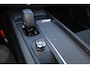 Volvo V60 B3 Essential Edition - IntelliSafe Assist & Surround - Parkeercamera achter - Verwarmde voorstoelen, stuur & achterbank - Parkeersensoren voor & achter - Draadloze tel. lader - High Performance audio - Elektr. inklapbare trekhaak - 18' LMV