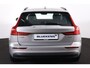Volvo V60 B3 Essential Edition - IntelliSafe Assist & Surround - Parkeercamera achter - Verwarmde voorstoelen, stuur & achterbank - Parkeersensoren voor & achter - Draadloze tel. lader - High Performance audio - Elektr. inklapbare trekhaak - 18' LMV