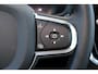 Volvo V60 B3 Essential Edition - IntelliSafe Assist & Surround - Parkeercamera achter - Verwarmde voorstoelen, stuur & achterbank - Parkeersensoren voor & achter - Draadloze tel. lader - High Performance audio - Elektr. inklapbare trekhaak - 18' LMV