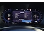 Volvo V60 B3 Essential Edition - IntelliSafe Assist & Surround - Parkeercamera achter - Verwarmde voorstoelen, stuur & achterbank - Parkeersensoren voor & achter - Draadloze tel. lader - High Performance audio - Elektr. inklapbare trekhaak - 18' LMV