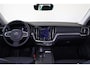 Volvo V60 B3 Essential Edition - IntelliSafe Assist & Surround - Parkeercamera achter - Verwarmde voorstoelen, stuur & achterbank - Parkeersensoren voor & achter - Draadloze tel. lader - High Performance audio - Elektr. inklapbare trekhaak - 18' LMV