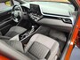 Toyota C-HR 1.8 Hybrid Dynamic (98 PK) 1e-Eig. & Dealer-Onderh. BOVAG-Garantie. NL-Auto. Half-Leer, Trekhaak, Navigatie/Apple-Carplay/Android-Auto, Adaptive-Cruisecontrol, Keyless-Entry/Start, Parkeersensoren-V+A, Achteruitrijcamera, DAB, Licht-Zicht-Pakket, Lm-Velgen-18Inch, Privacy-Glas