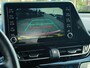 Toyota C-HR 1.8 Hybrid Dynamic (98 PK) 1e-Eig. & Dealer-Onderh. BOVAG-Garantie. NL-Auto. Half-Leer, Trekhaak, Navigatie/Apple-Carplay/Android-Auto, Adaptive-Cruisecontrol, Keyless-Entry/Start, Parkeersensoren-V+A, Achteruitrijcamera, DAB, Licht-Zicht-Pakket, Lm-Velgen-18Inch, Privacy-Glas