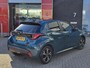 Toyota Yaris 1.5 HYBRID 115 DYNAMIC APPLE/ANDROID LED CAMERA NAVI STUUR- & STOELVERW. 16"LM-VELGEN P-SENSOREN