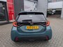 Toyota Yaris 1.5 HYBRID 115 DYNAMIC LED CAMERA NAVI STUUR- & STOELVERW. 16"LM-VELGEN P-SENSOREN