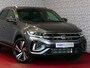 Volkswagen T-Roc 1.5 TSI 150PK R-LINE EVO IQ LIGHT ALCANTARA ELEK.KLEP CARPLAY STOEL/STUUR VERW. 18"LMV VIR.COCKPIT 06/2024 RLINE R LINE "Volkswagen rijden begint bij Topautos.nl – 75 topmodellen direct op voorraad!"