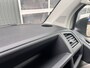 Volkswagen Transporter 2.0 TDI L2H1 DC Airco Cruise controle Trekhaak 2200kg trekgewicht Telefoonverbinding Kastinrichting Omvormer 5-Persoons Werkverlichting Euro 6