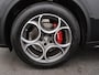 Alfa Romeo Stelvio 2.0 T GME AWD 280pk Sprint | Leer | Elektrische Stoelen | Stoel + Stuur verwarming | Parkeersensoren voor + achter | Camera |
