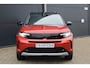 Opel Frontera Electric GS 44 kWh / Navigatie / Camera / PDC V+A / Stuur + Stoelverwarmd / Dodehoek Detectie / Draadloos telefoonlader / LED / 17'' LMV