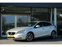Volvo V40 T3 Dynamic Editon | Cruise Control | Stoelverwarming | Full-LED | Navigatie | 17-Inch | Parkeerhulp