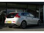 Volvo V40 T3 Dynamic Editon | Cruise Control | Stoelverwarming | Full-LED | Navigatie | 17-Inch | Parkeerhulp