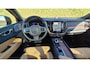 Volvo XC60 2.0 T8 PHEV AWD Ultra Dark Bowers Wilkins Audio - Luchtvering - Trekhaak - 360 Camera - Privacy en geluidsisolerend glas - 21 Inch Velgen - Alarm - Massage functie voorstoelen - Stoel ventilatie