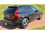 Volvo XC60 2.0 T8 PHEV AWD Ultra Dark Bowers Wilkins Audio - Luchtvering - Trekhaak - 360 Camera - Privacy en geluidsisolerend glas - 21 Inch Velgen - Alarm - Massage functie voorstoelen - Stoel ventilatie