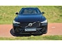 Volvo XC60 2.0 T8 PHEV AWD Ultra Dark Bowers Wilkins Audio - Luchtvering - Trekhaak - 360 Camera - Privacy en geluidsisolerend glas - 21 Inch Velgen - Alarm - Massage functie voorstoelen - Stoel ventilatie