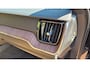 Volvo XC60 2.0 T8 PHEV AWD Ultra Dark Bowers Wilkins Audio - Luchtvering - Trekhaak - 360 Camera - Privacy en geluidsisolerend glas - 21 Inch Velgen - Alarm - Massage functie voorstoelen - Stoel ventilatie