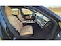 Volvo XC60 2.0 T8 PHEV AWD Ultra Dark Bowers Wilkins Audio - Luchtvering - Trekhaak - 360 Camera - Privacy en geluidsisolerend glas - 21 Inch Velgen - Alarm - Massage functie voorstoelen - Stoel ventilatie
