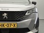 Peugeot 3008 SUV GT Hybrid 225 pk Automaat | SOH 98,7% | Navigatie | Elektrisch Glazen Panoramadak | Achteruitrijcamera | Full-LED Koplampen | Dodehoek Detectie | Keyless Entry/Start | Adaptieve Cruise Control | 18" Lichtmetalen Velgen | Apple Carplay/Android Auto |