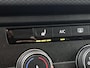Volkswagen Transporter Kombi 2.0 TDI L2H1 150 PK | Automaat | Airco | Voorstoelen verwarmd | Trekhaak | 9 zits | Radio | Navigatie |