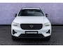 Volvo XC40 B4 Plus Black Edition | Google | Schuif-/Kanteldak | 360 Camera | Adaptieve Cruise | Getint Glas | Memory | Harman Kardon Audio | Zitverlenging | Keyless | 20" LM