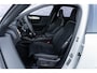 Volvo XC40 B4 Plus Black Edition | Google | Schuif-/Kanteldak | 360 Camera | Adaptieve Cruise | Getint Glas | Memory | Harman Kardon Audio | Zitverlenging | Keyless | 20" LM