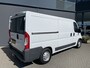 Fiat Ducato 33 2.3 MultiJet L2H1 Airco - Trekhaak - Luchtvering - Bluetooth - Park. sensoren Achter - Lendesteun verstelb. -  B.stoel IHV - Hill hold - 2 zitpl. RV - Zijschuifd. Rechts - Laadvloer - Tussenschot V - zijwand b